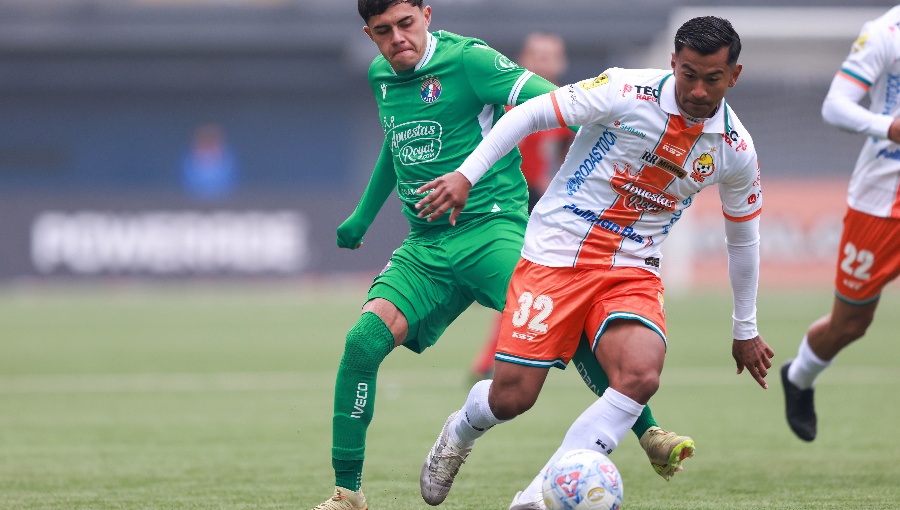 Audax Italiano superó a Cobresal en la cancha y en la tabla