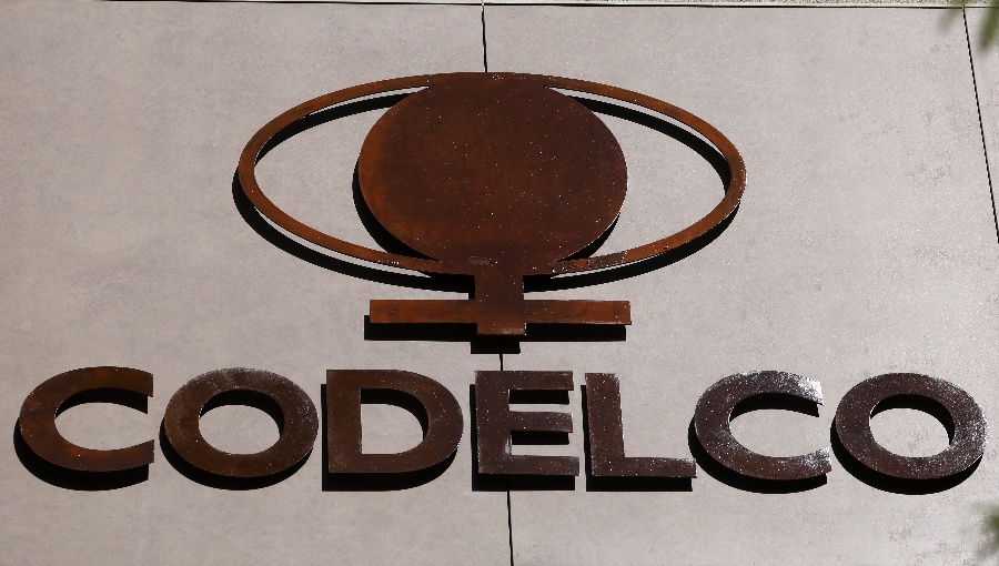 Trabajadores de Codelco en alerta: Deberían devolver bonos por US$14,3 millones