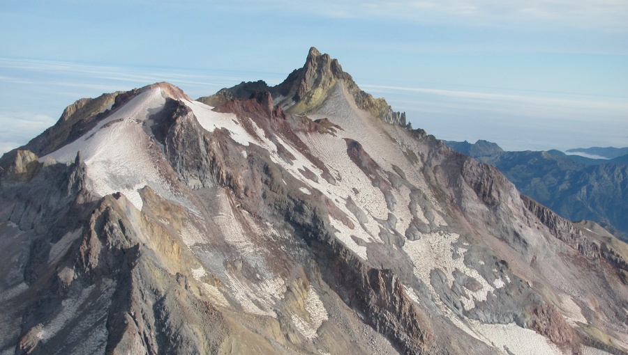 Aumento de sismos activa alerta preventiva en torno al volcán Nevado de Longaví
