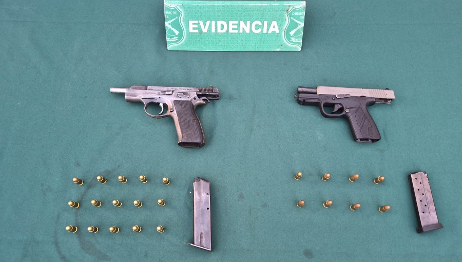 Capturan a dos barristas de la U fuertemente armados y con municiones en Pudahuel