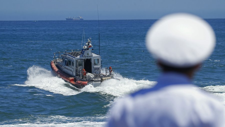 Despliegan amplio operativo de búsqueda tras volcamiento de lancha que dejó a tres desaparecidos en Talcahuano