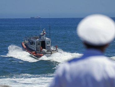 Despliegan amplio operativo de búsqueda tras volcamiento de lancha que dejó a tres desaparecidos en Talcahuano