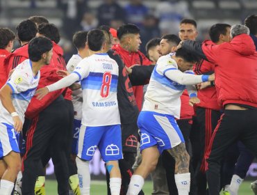 Informe arbitral apunta contra cuatro jugadores de la UC y Colo-Colo y al kinesiólogo albo por gresca en el clásico