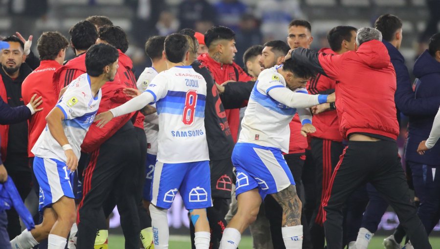 Informe arbitral apunta contra cuatro jugadores de la UC y Colo-Colo y al kinesiólogo albo por gresca en el clásico
