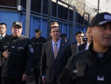 Más de 800 cámaras y tecnología antidrones: Ministro de Justicia inspecciona la seguridad en la cárcel de Valparaíso
