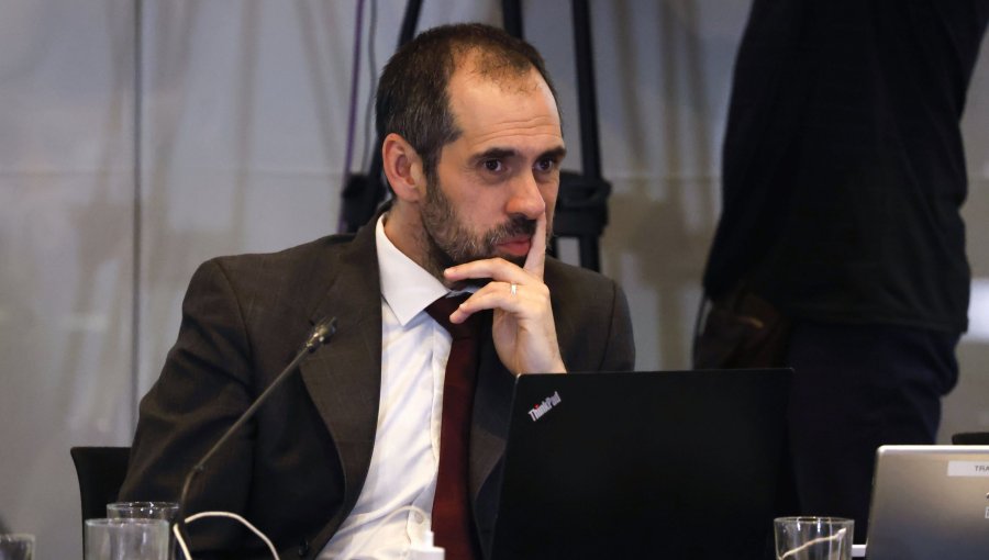 En RN dicen que serán "cautos" y "estudiarán muy bien" la posible acusación constitucional contra Grau