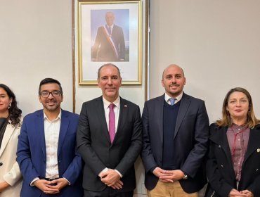 Senador Longton gestiona con el biministro De Grange agilizar reposición definitiva del Puente Merino en Llay Llay