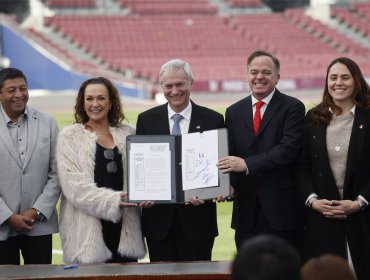"Para que no sean un meme": Kast promulga Ley de Sociedades Anónimas Deportivas y hace guiño a la U para que tenga su propio estadio