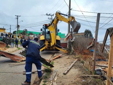 Desalojan toma ilegal en terrenos de la Escuela Naciones Unidas de Playa Ancha en Valparaíso
