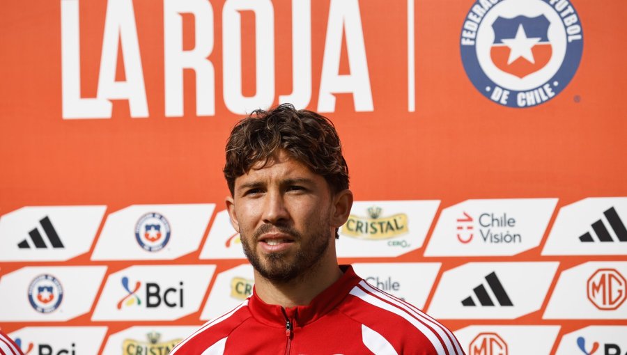 Felipe Loyola esquiva rumores sobre posible fichaje en Boca Juniors y asegura que "mi cabeza está totalmente" en la Roja