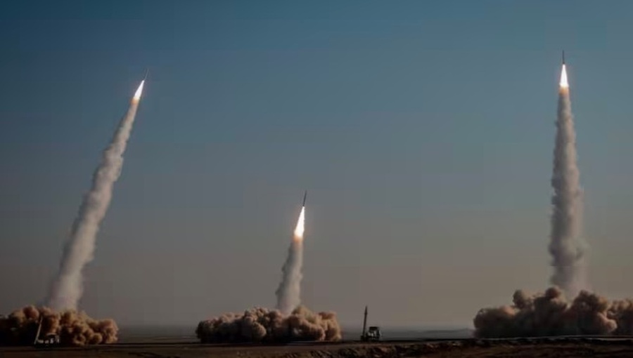 Irán ataca base estadounidense en represalia por bombardeo en Bandar Abbas