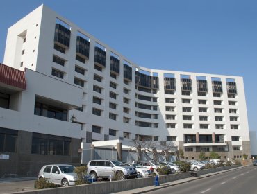 Sorprenden a antisocial robando especies desde baño del Hospital Naval de Viña del Mar