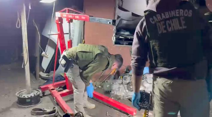 Carabineros desbarata taller clandestino en San Bernardo: Hallan 18 motores y más de 80 puertas robadas