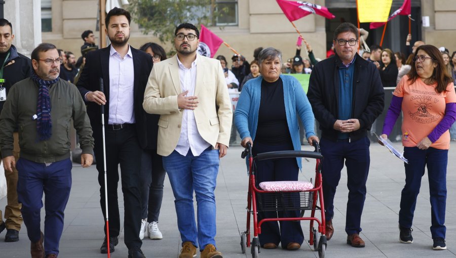 "Es de una crueldad infinita": Diputados exigen al Gobierno revertir ajuste presupuestario en Salud