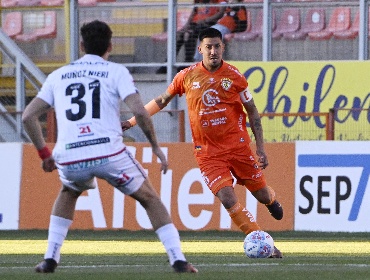 Cobreloa ganó como local y es puntero exclusivo del Ascenso