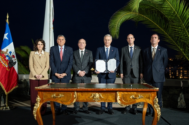 Presidente Kast firma proyectos para aumentar deuda fiscal y crear Registro de Vándalos y el decreto del «Plan Retorno»