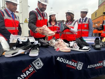 Incautan casi 10 mil zapatillas de lujo falsificadas, carteras, gorros y joyas de fantasía en el puerto de Iquique