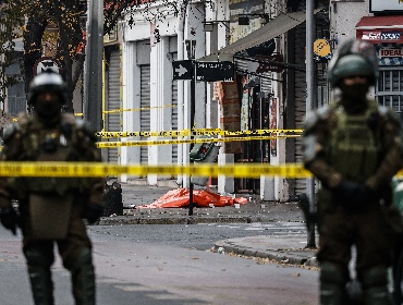Secuestro termina con un delincuente abatido y tres detenidos tras enfrentamiento con Carabineros en el centro de Santiago
