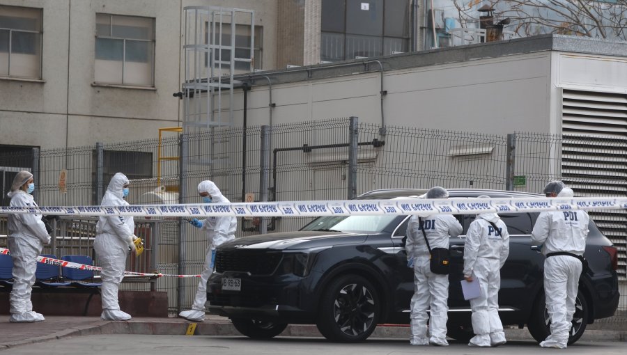 Ataque a balazos a pareja que compraba droga en San Joaquín: vehículo recibió 15 impactos y llegó a la exPosta Central