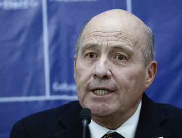 Ministro Quiroz calificó de "mala noticia" la caída del Imacec en abril y aseguró que "este es el país que recibimos"