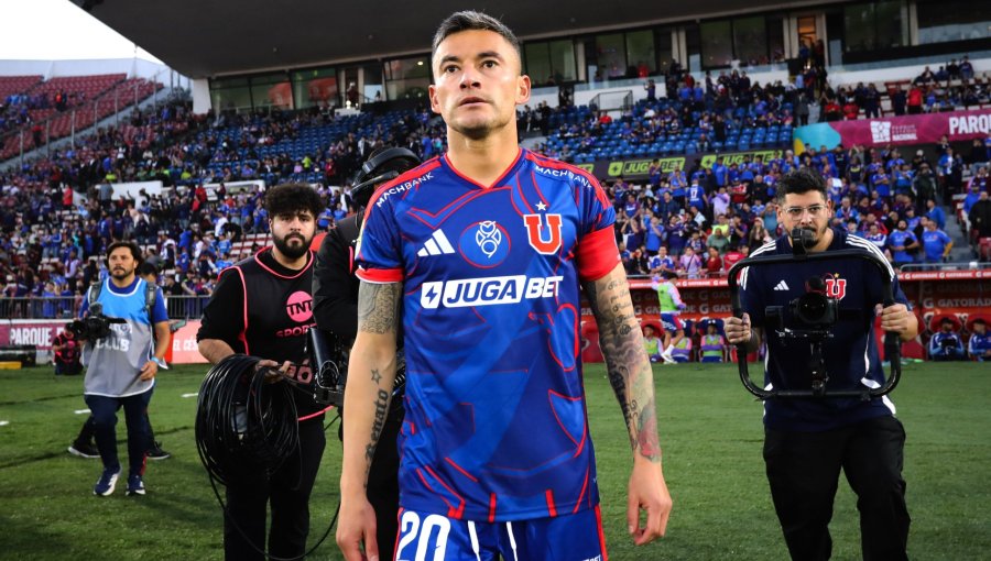 Tenso momento en el Estadio Nacional: Charles Aránguiz protagoniza fuerte cruce con camarógrafo de televisión