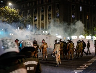 Disturbios y alteraciones al tránsito se registraron en plaza Italia durante manifestaciones en rechazo a la Cuenta Pública