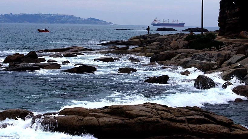 Editorial: ¿Quiénes son y cuánto ganan los "dueños del agua"?: el desafío de Puchuncaví entre el recurso vital y el alcantarillado
