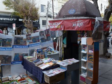Municipio de Viña apuesta por rescatar emblemáticos kioscos y anaqueles del centro