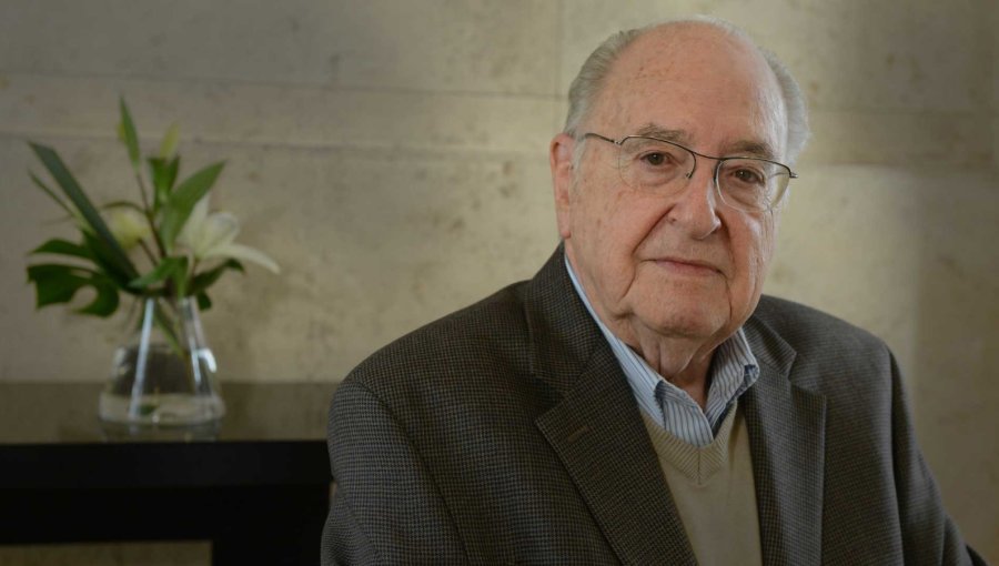 La Moneda homenajeó al doctor Fernando Monckeberg a días de cumplir 100 años y anunció premio nacional en su honor