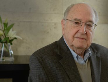 La Moneda homenajeó al doctor Fernando Monckeberg a días de cumplir 100 años y anunció premio nacional en su honor