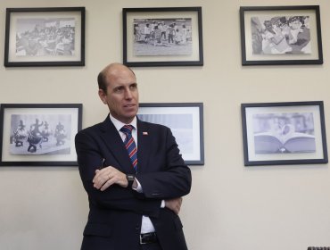 Ministro Arrau justifica salida de subsecretarios y afirma que "estamos todos en constante evaluación"