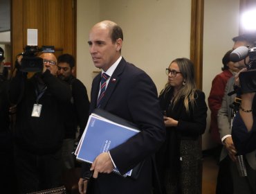 Arrau asegura que "el Estado sigue funcionando" tras salidas de subsecretarios y espera reemplazos "en las próximas horas"