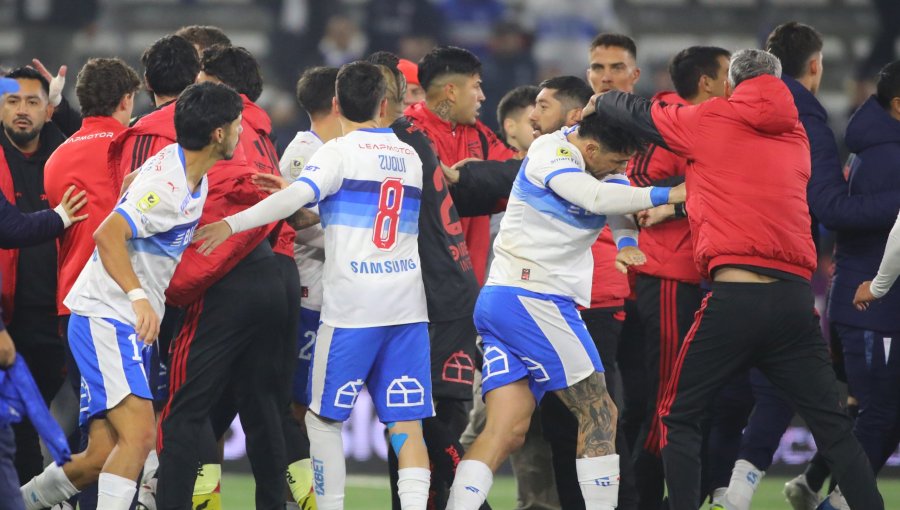 Jugadores de la UC y Colo-Colo conocieron sus castigos por pelea en el clásico disputado en el Claro Arena