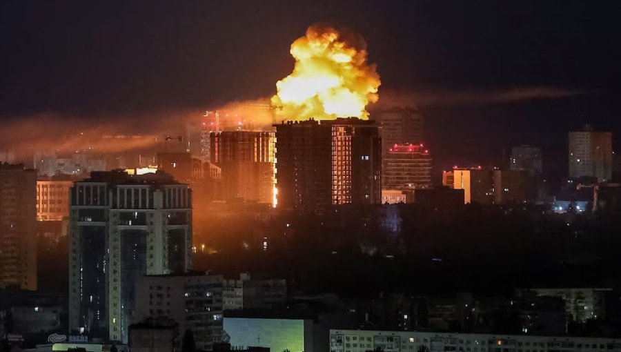Ataque masivo ruso deja 13 muertos y un centenar de heridos en Ucrania
