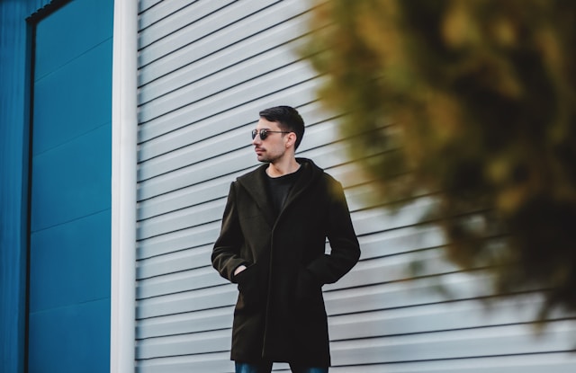 Polares y polerones de hombre: cómo elegir ropa cómoda y funcional para el frío