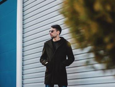 Polares y polerones de hombre: cómo elegir ropa cómoda y funcional para el frío