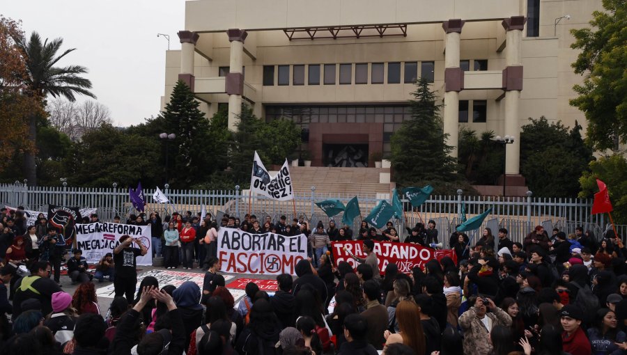 Editorial: ¿Vuelven las protestas?: Opresión o seguridad, el dilema de la Ley Escuelas Protegidas