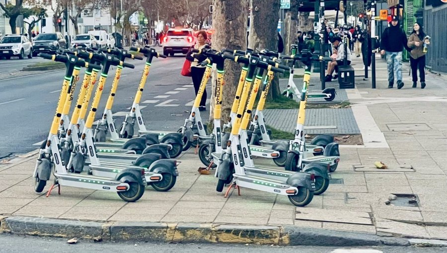 Scooters eléctricos en la mira: Vecinos de Viña del Mar recurren a Contraloría advirtiendo riesgos tras masiva llegada de estos vehículos