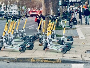 Scooters eléctricos en la mira: Vecinos de Viña del Mar recurren a Contraloría advirtiendo riesgos tras masiva llegada de estos vehículos