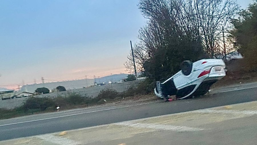 Fatal madrugada en Quillota: joven fallece y dos personas resultan lesionadas tras volcamiento vehicular en San Pedro