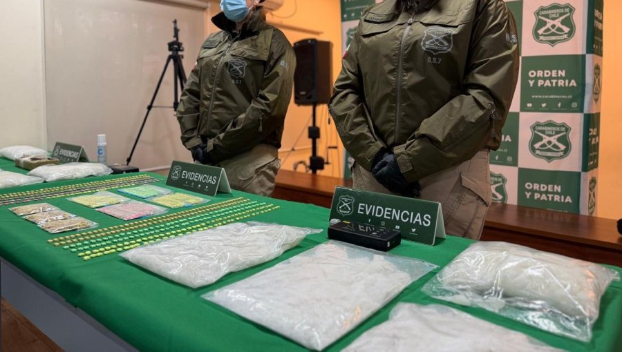 Incautan en Santiago 9 kilos de drogas sintéticas provenientes de México: dos ciudadanos extranjeros fueron detenidos