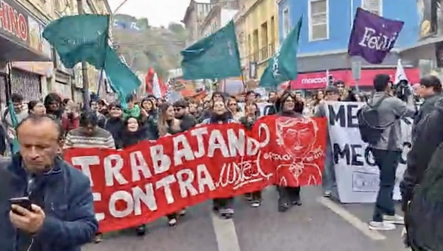 Confech movilizó a cientos de estudiantes en Valparaíso contra los recortes y las reformas impulsadas por el Gobierno
