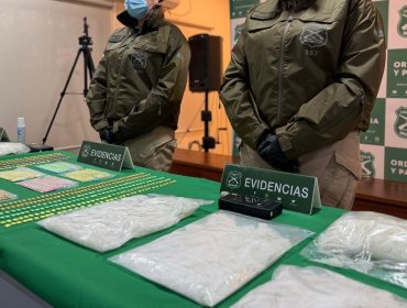 Incautan en Santiago 9 kilos de drogas sintéticas provenientes de México: dos ciudadanos extranjeros fueron detenidos