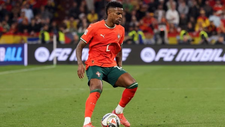 Defensa de Portugal se "sorprende" por la ausencia de Chile en el Mundial y dedica palabras a Arturo Vidal