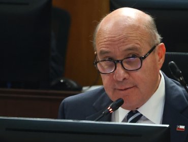 Ministro Quiroz anuncia que Hacienda prepara un proyecto relacionado al secreto bancario