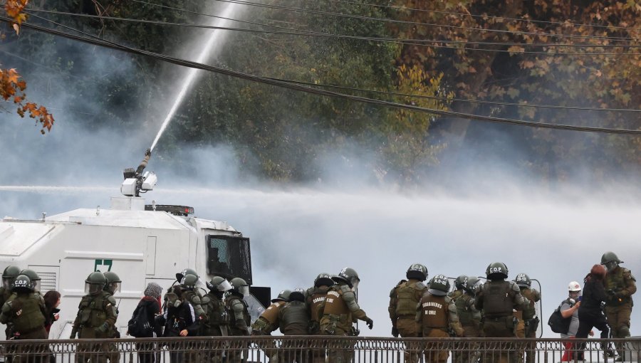 Codina respalda actuar de Carabineros en marcha en Santiago: "Fue una respuesta frente a situaciones que se salieron de control"