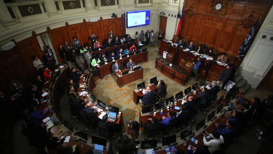 Senadores de la comisión de Salud rechazaron ante el ministro Quiroz el recorte del 2,5%