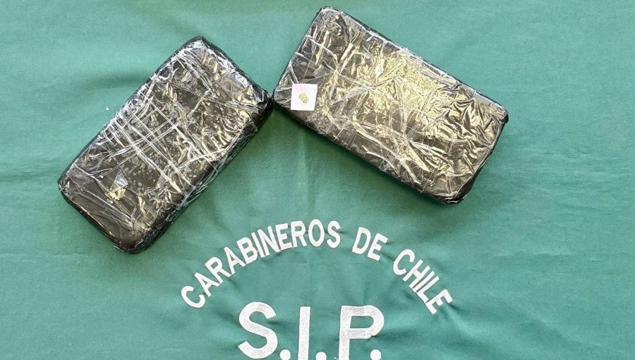 Carabineros detiene a dos individuos con casi 2,8 kilos de pasta base durante fiscalización vehicular en Villa Alemana