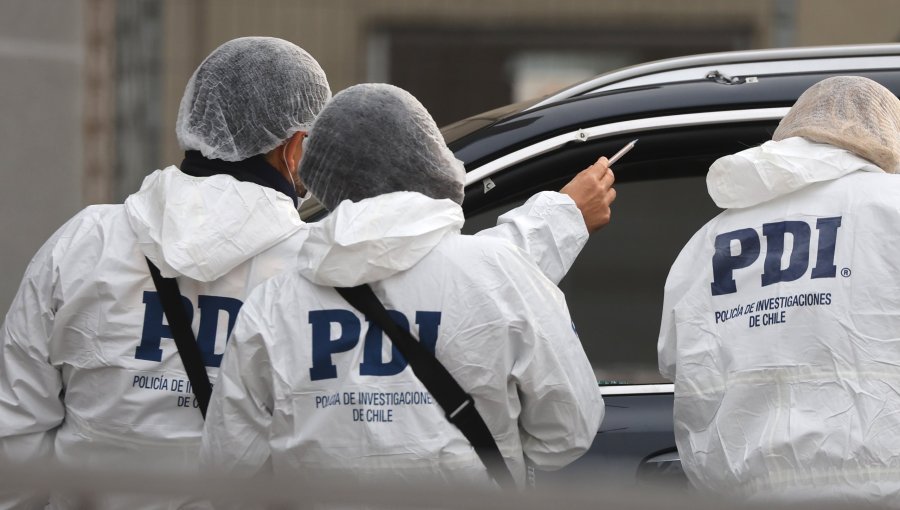Joven permanece en riesgo vital tras ser baleado dentro de su vehículo en Colina