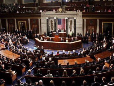 Senado de EE.UU. aprueba US$ 70.000 millones para agencias antimigración de Trump